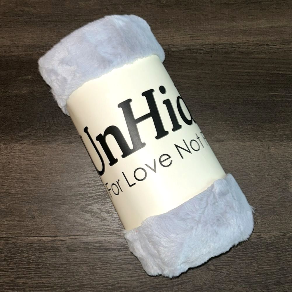 UnHide - Lil’ Marsh Blanket - $129 - 50' X 60' - Silver - Rare - Brand New!